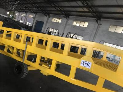 China Portable Mobile Yard Ramp To Unloading Goods By Forklift From Warehouse Dock for sale