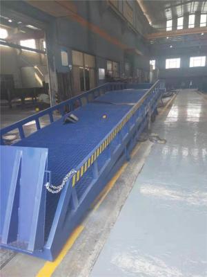 China Uso auxiliar de la fábrica de los equipos de muelle del cargamento de la rampa móvil hidráulica de la yarda en venta