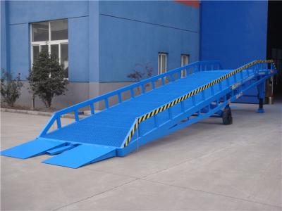 Chine Rampe hydraulique 6000KG 8000KG de conteneur de rampe mobile de yard de chariot élévateur d'équipement de dock à vendre