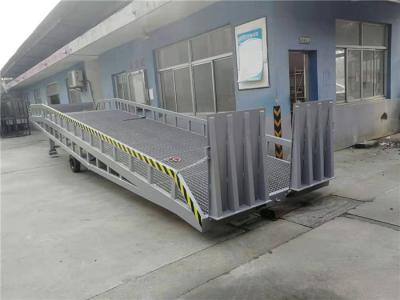 China Forklift Unloading Hydraulic Dock Ramp Lift By Manual Pump Fast And Efficiently for sale