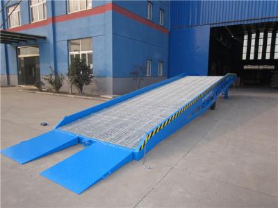 China Adjustable Loading Dock Ramp Mobile Loading Ramp With Manual Hydraulic Pump for sale
