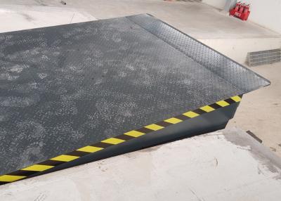 China Loading Dock Equipment Hydraulic Dock Levelers 5m Extreme Length CE Approval for sale