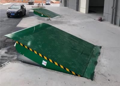 China niveladores de muelle hidráulicos 10T con la puerta del muelle en Warehouse o la casa logística en venta