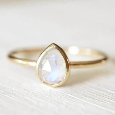 中国 Pear Moonstone engagement Ring 18k gold Silver Ring Natural Gemstone Jewelry 販売のため