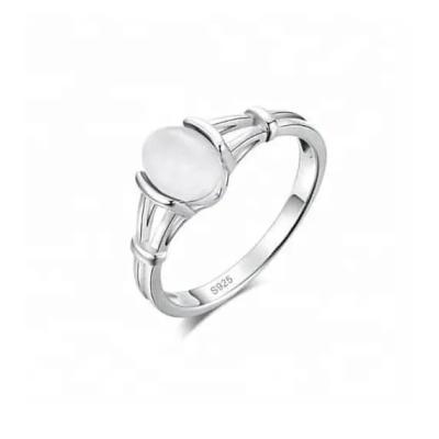 China Beautiful 925 Solid Sterling Silver Ring , Oval Cut Moonstone Gemstone Ring For Girls à venda