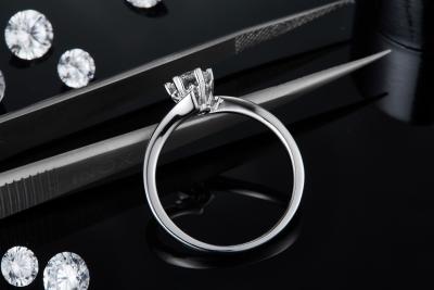 China Lady 9k Round 7.5mm Moissanite Silver Ring Open Fashion Grandeur Jewelry zu verkaufen