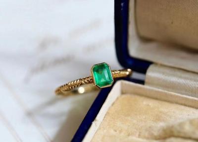 China 0.51ct Natural Green Emerald Ring , 18K Gold Diamond Ring for Wedding for sale