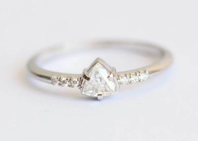 China Moda Diamond Jewellery Ring real con el ODM de la piedra del triángulo de 4×4m m en venta