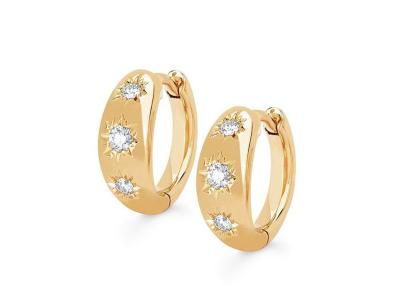 中国 12mm Size Gold Huggie Hoop Earrings With 0.16ct Round Cut Diamond 販売のため