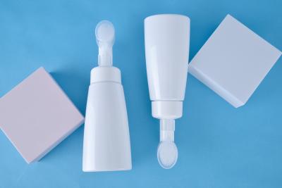 China Round Plastic Foam Pump Face Wash Skin Cleaning With Brush for sale