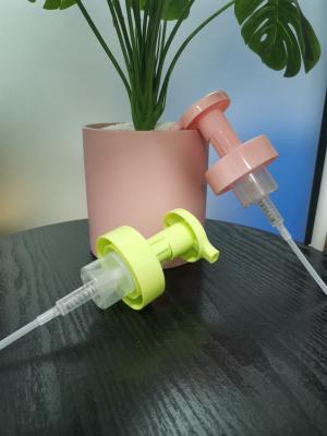 China Unique PP Plastic Lotion Pump with Clip Lock Closure for Sanitizer Bottles for sale