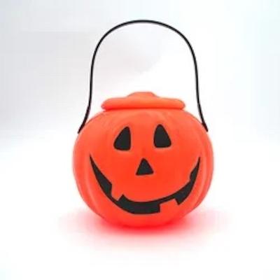 China Reusable PP Plastic Containers Custom Halloween Pumpkin Bucket Lantern Candy Basket With Handle for sale