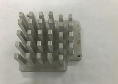 China Metal do CNC da imprensa de perfurador que carimba o radiador eletrônico fazendo à máquina de alumínio das peças à venda