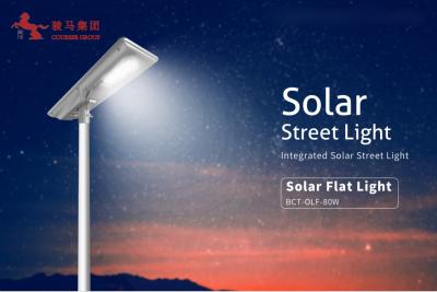China Lanzó nuevamente 6000lm 80w integrado llevó lumen solar de la lámpara de calle de la luz de calle alto con el polo ligero de los 6m en venta