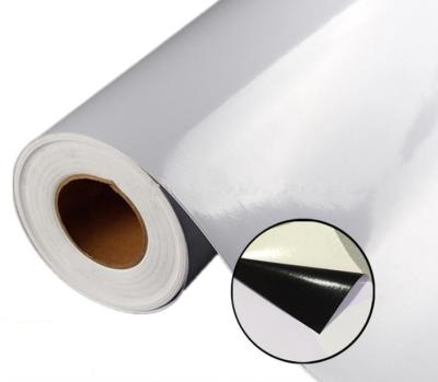 China Resíduo metálico solvente branco de Eco do vinil autoadesivo dos meios do PVC e grande formato lustroso imprimíveis à venda