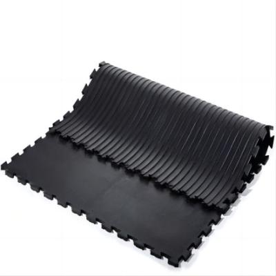 China Wear Resistant Interlocking Stable Mats Rubber OEM For Horse Stall for sale