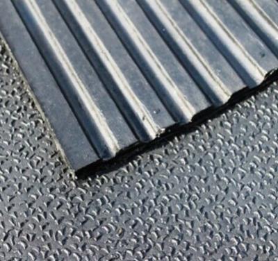 China Steel Plate Thick Rubber Stable Mats Non Slip For Hose Pathway for sale