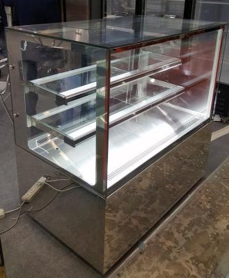 China Front Straight Glass Cake Showcase Refrigerator With 2 Upper Glass Shelf for sale