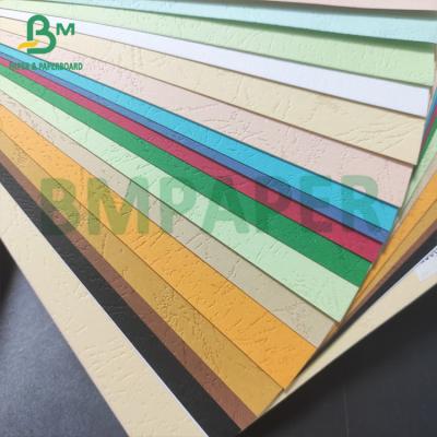 China Papel de cartón de tamaño A4 A3 160 g 230 g Papel en relieve multicolor en venta
