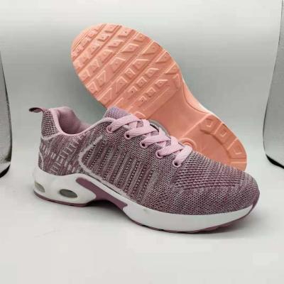 中国 Durable Lace Up Non Slip Mens Sports Running Shoes And Sneakers 販売のため