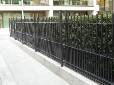 China Powder Coated RAL 9001/Black Vertical Bar Fence for sale
