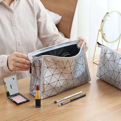 China Large Capacity Customized Pu Leather Rainbow Zipper Rhombus Geometric Makeup Cosmetic Bags For Makeup Artist for sale