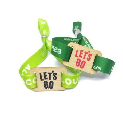 China Eco Environment Friendly Professional RFID Bracelet NFC Wooden E-Ticket Card Tag Woven Wristband with QR Code Custom Logo en venta