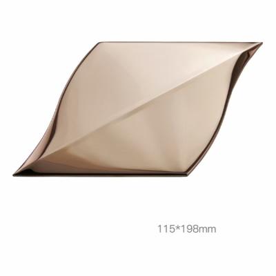 Cina La perla metallica di Backsplash dell'oro a forma di foglia delle tessere di GB SUS304 ha fatto saltare in vendita