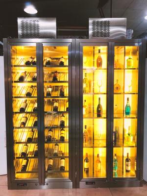 China Heiße Verkaufsweinkabinette der alkoholflaschen-Anzeigenregal-hohen Qualität mit niedrigem Preis zu verkaufen