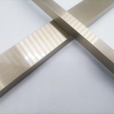 China Dekorative Metall-Eckverkleidung Spiegel 8k Oberfläche Bodenfliesen Zubehör zu verkaufen