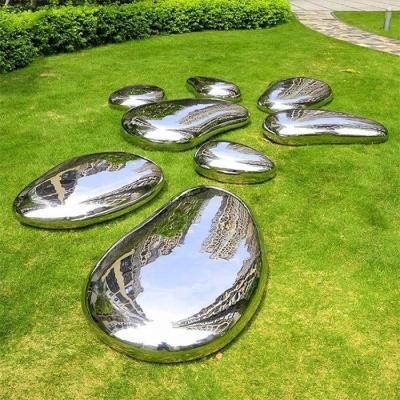 China 304 316 altos al aire libre de acero inoxidables de la escultura del metal del guijarro pulidos para el césped en venta