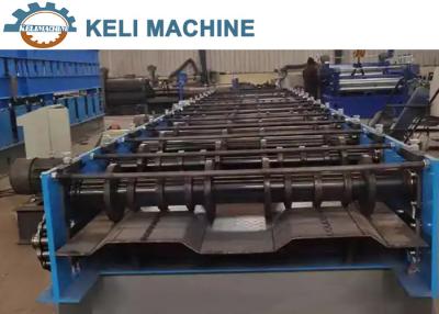 Chine Système automatique de cisaillement Roofing Roll Forming Machine de fabrication de tuiles à vendre