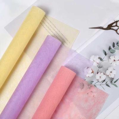 Chine Anti papier d'emballage non tissé biodégradable non tissé de fleur de matériau d'emballage de larme à vendre