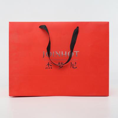 Китай Упаковка одежды вина бумажных мешков логотипа сумки подарка ходя по магазинам изготовленная на заказ продается