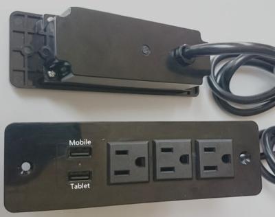 China toma de corriente de escritorio de la manera 5V 2.4A y 1A 3 con la carga por USB para la tableta/el banco del poder en venta