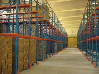 China Heavy Duty Drive in Pallet Racking Beam Type Suits for Cold Warehouse Storage for sale