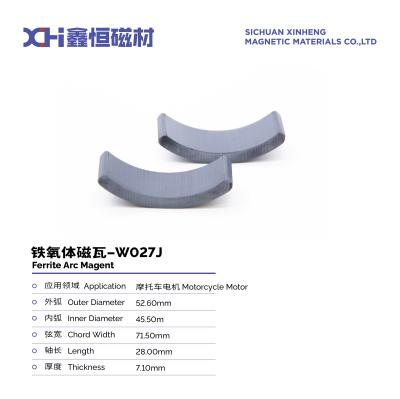 Chine L'aimant de ferrite sintrée de type segment est utilisé dans les moteurs de moto W027J à vendre
