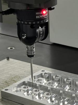 China Processamento de protótipos de máquinas de moldagem por injecção de ferramentas rápidas de titânio à venda