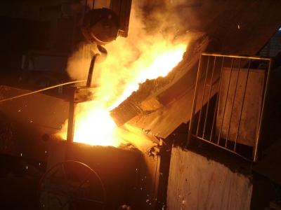 China Tiros & linha de produção de aço dos grãos para remover a pele do óxido e o processamento de Derusting à venda