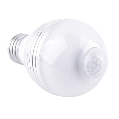 China 9W LED PIR Motion Sensor Light Bulb For Porch 1000ml Luminous Lux for sale