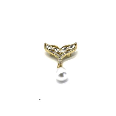 China Gold Fox Brooch Pin Inlaid Shiny Diamond For Clothes 2.5cm length 3.5cm height for sale