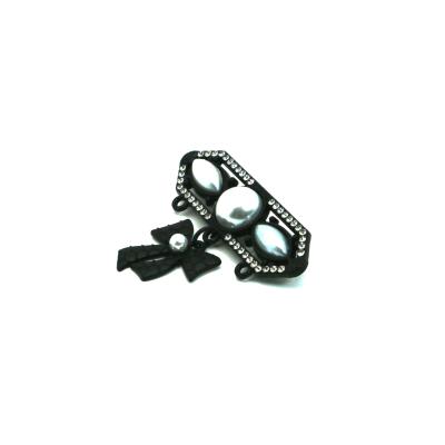 China Black Fashion Brooch Pin Bow Shape Alloy Copper Silvery Material for sale