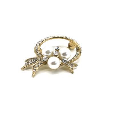 China Round women's bow tie brooch , Pearl And Diamond Brooch for Clothing for sale