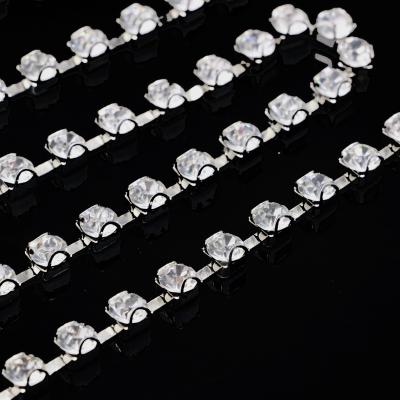 中国 水晶ダイヤモンドのラインストーンの鎖のネックレスのトリミングは銅材料を引き裂く 販売のため