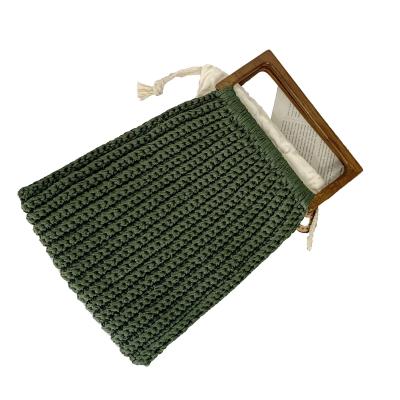 中国 緑のかぎ針編みのハンドメイド袋は木のハンドルOEM ODMが付いている麻材料を凍らす 販売のため