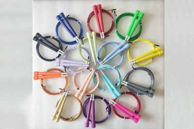 China Cuerda colorida del gimnasio de la aptitud de la cuerda de salto de la comba de OEM/ODM PP fácil llevar en venta
