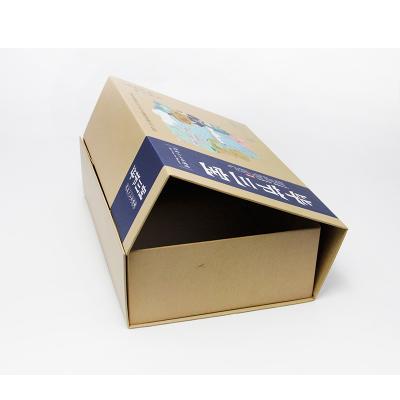 China Caixa de presente de papel com fechamento magnético Alça de fita retangular dobrável Embalagem para roupas à venda