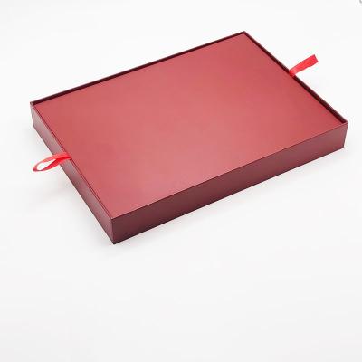 China Caixa de presente de papel feita sob encomenda da joia de Logo Beautiful Design Rigid Cardboard à venda