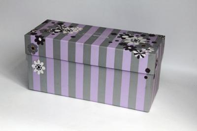 Chine Boîtes-cadeau de papier réutilisées modelées gravantes en refief décoratives, boîte-cadeau de chaussures à vendre