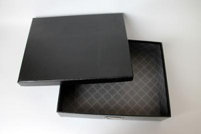 Китай Намочите коробки подарка черного квадрата доказательства рециркулированные бумажные, коробку подарка тенниски/ткани продается